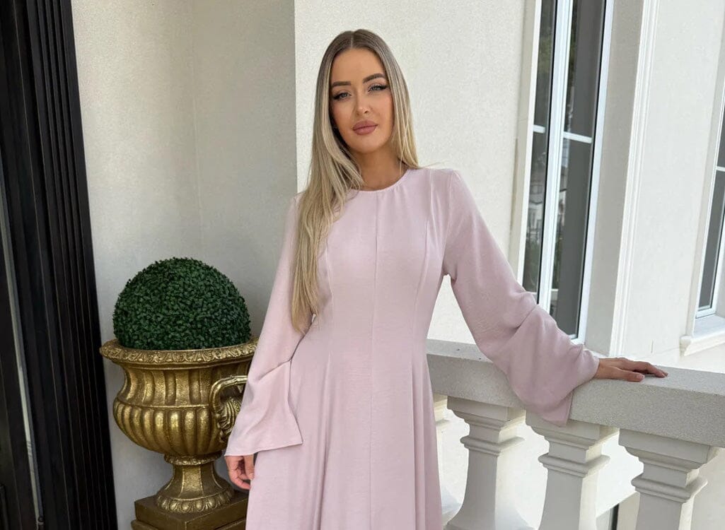 How to pick dresses that feel elegant while still keeping things modest and graceful