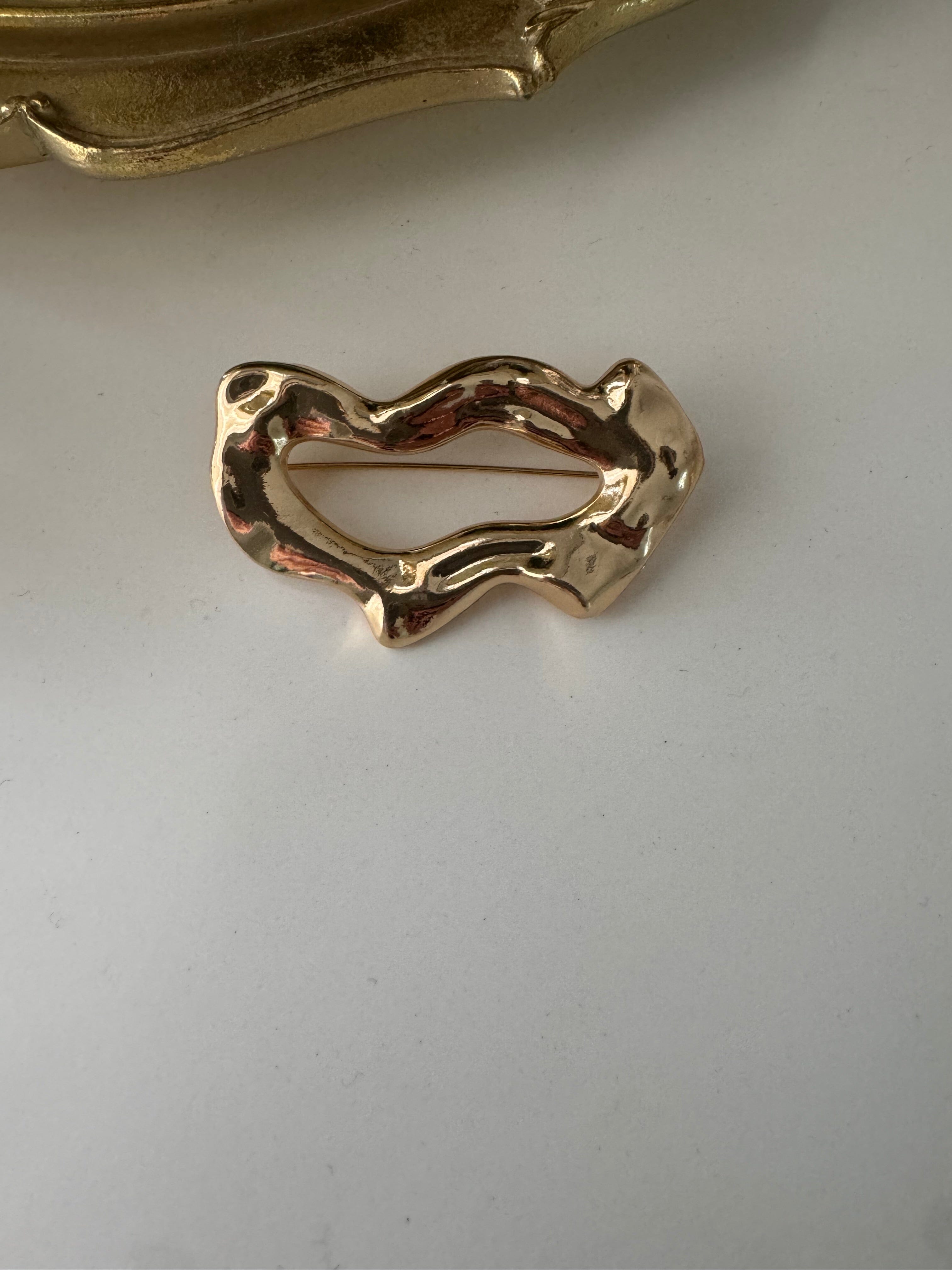 Crinkle Brooche
