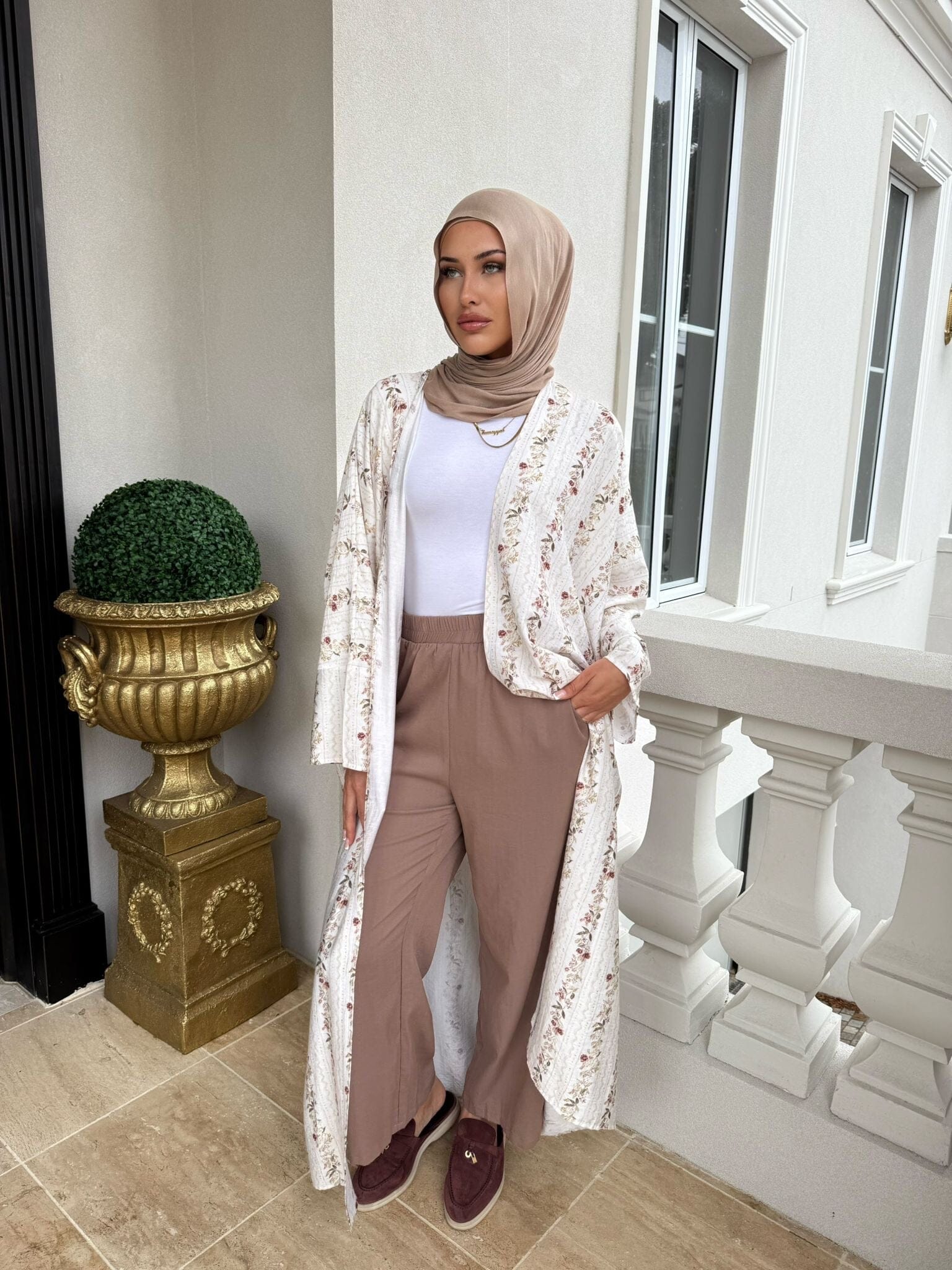 Beige Mini Rose Abaya