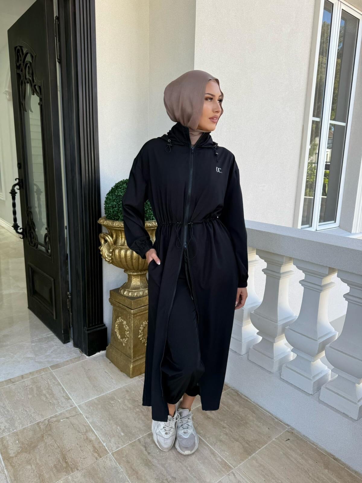 UC Maxi Wind Breaker