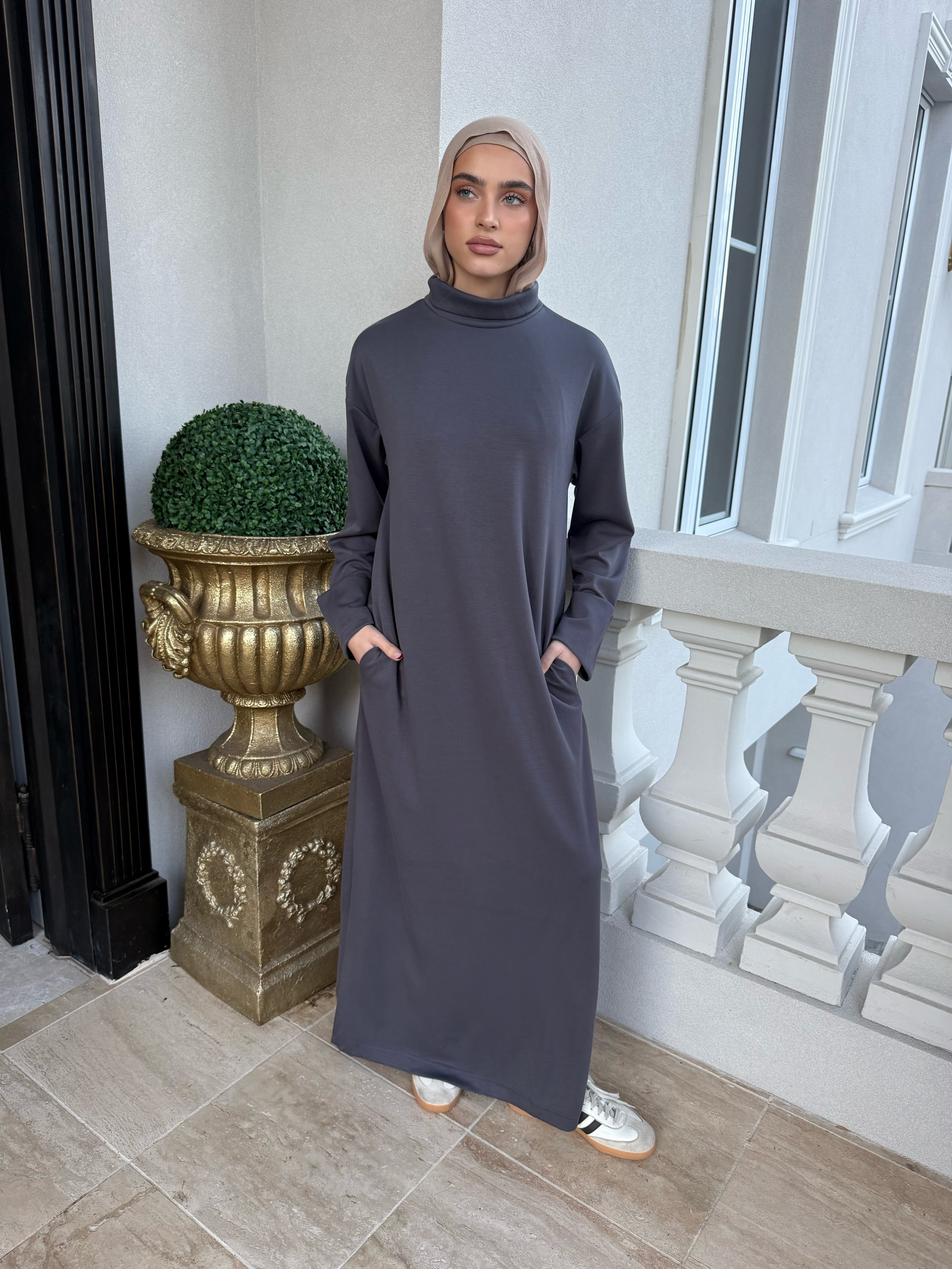 Ponti High Neck Abaya