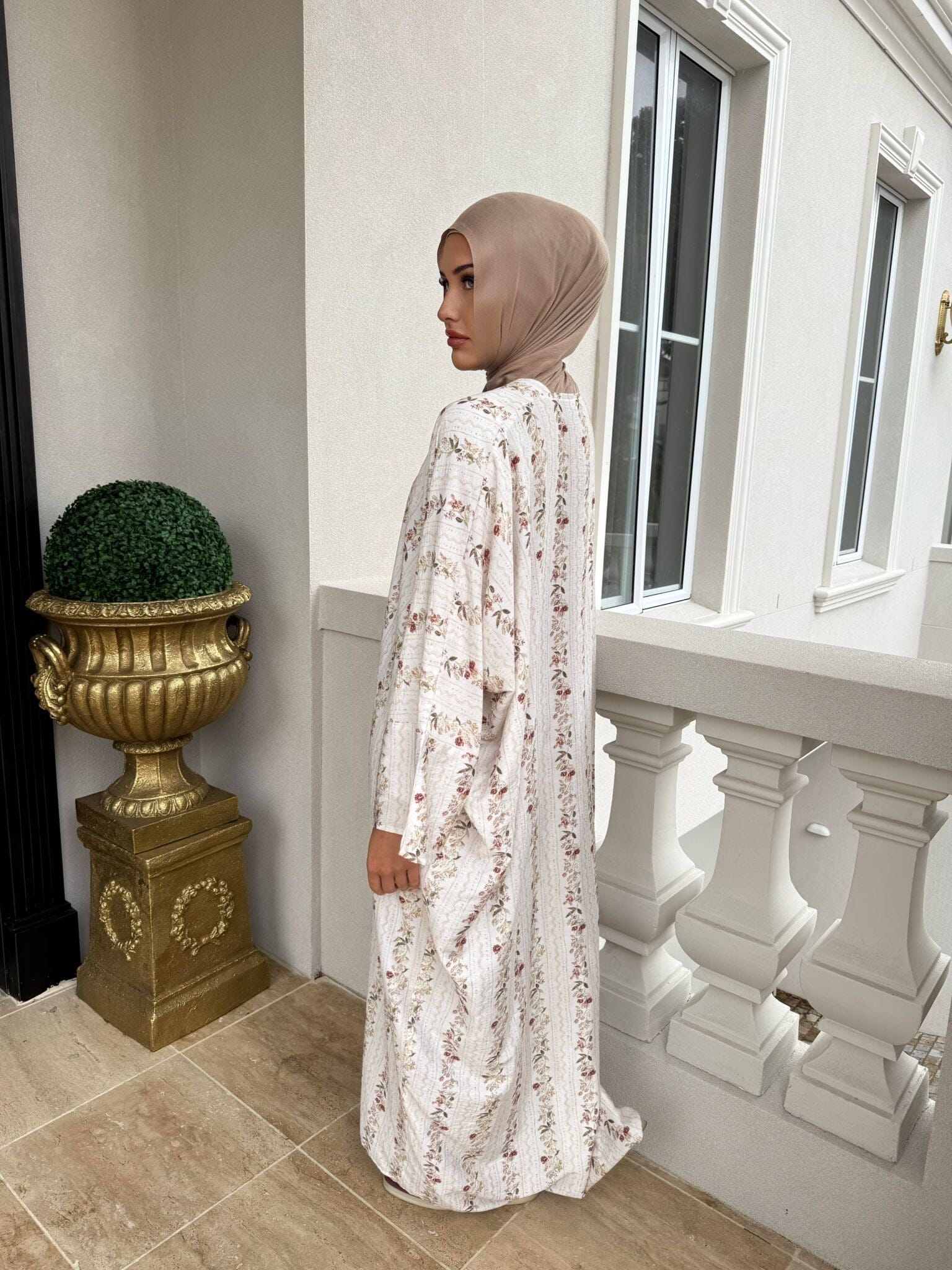 Beige Mini Rose Abaya