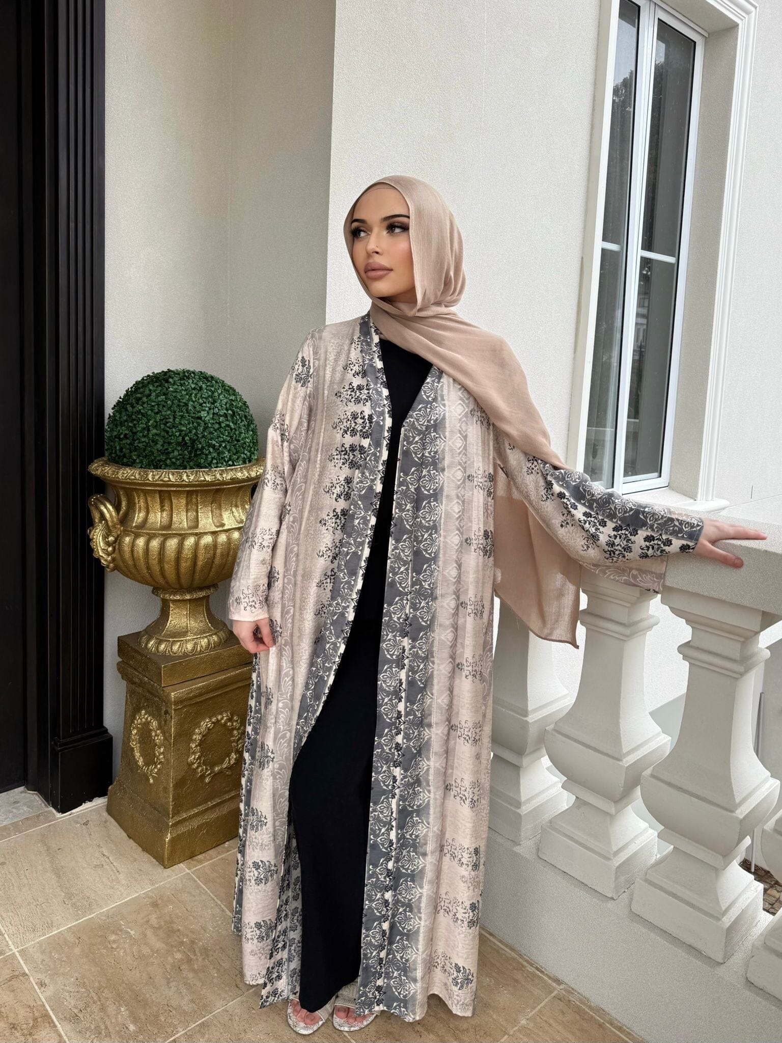 Saga Open Abaya