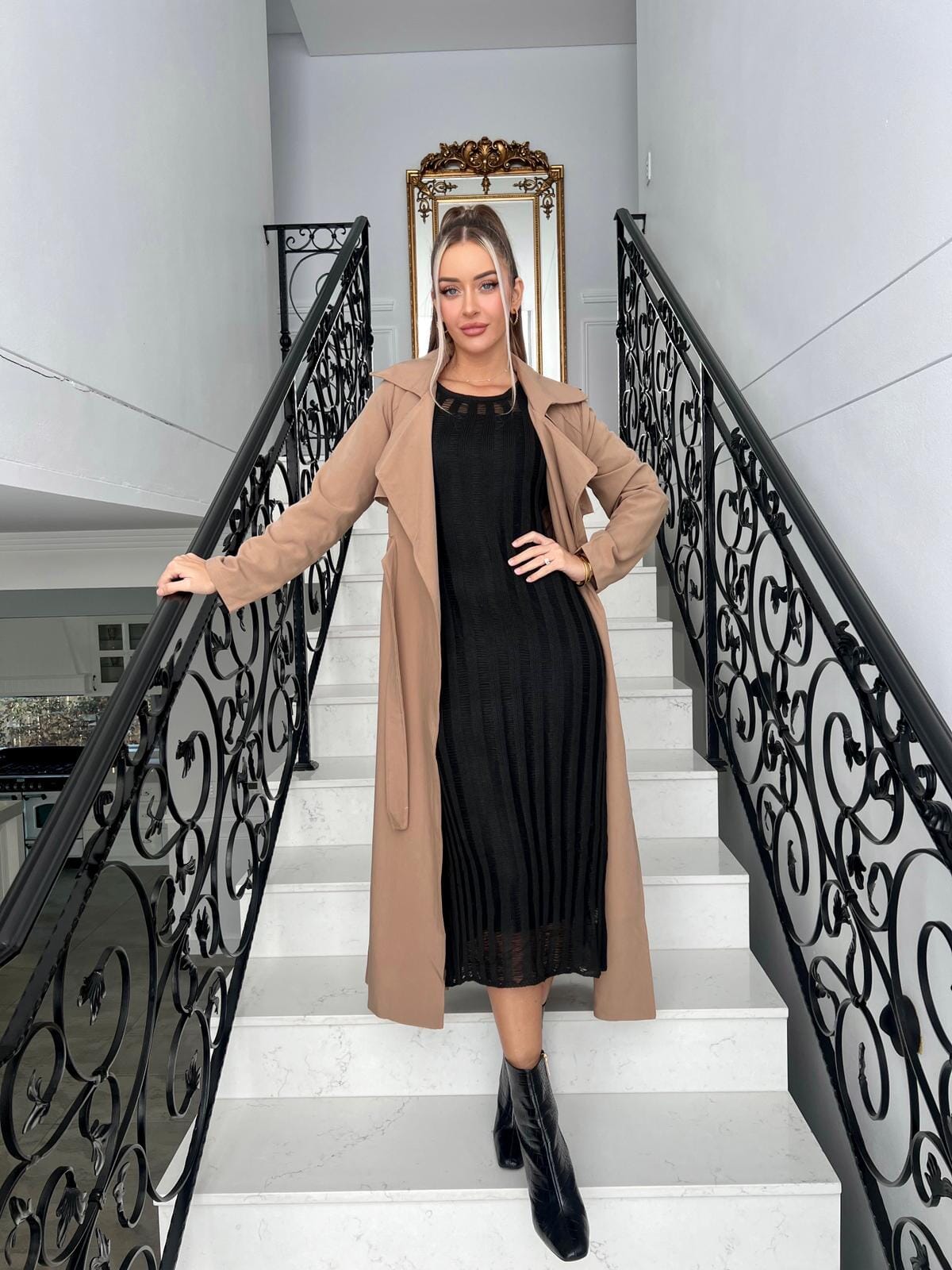 Draw String Amara Trench