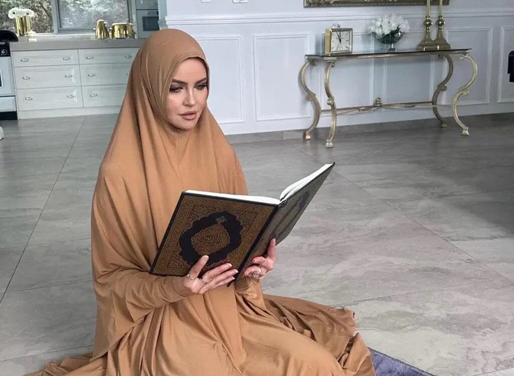 Modest Fashion for Ramadan: Why the Jilbab Is a Must-Have