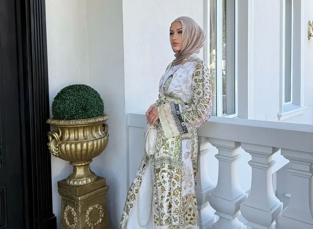 Modest Spring Dresses for a Relaxed and Stylish Gathering