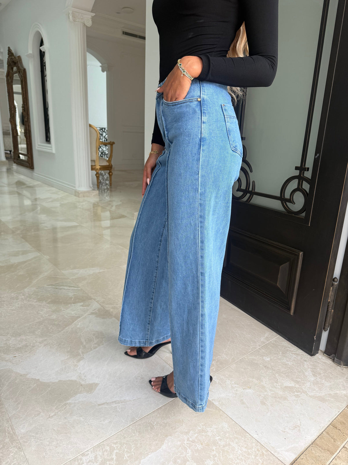 Line Mom Jeans