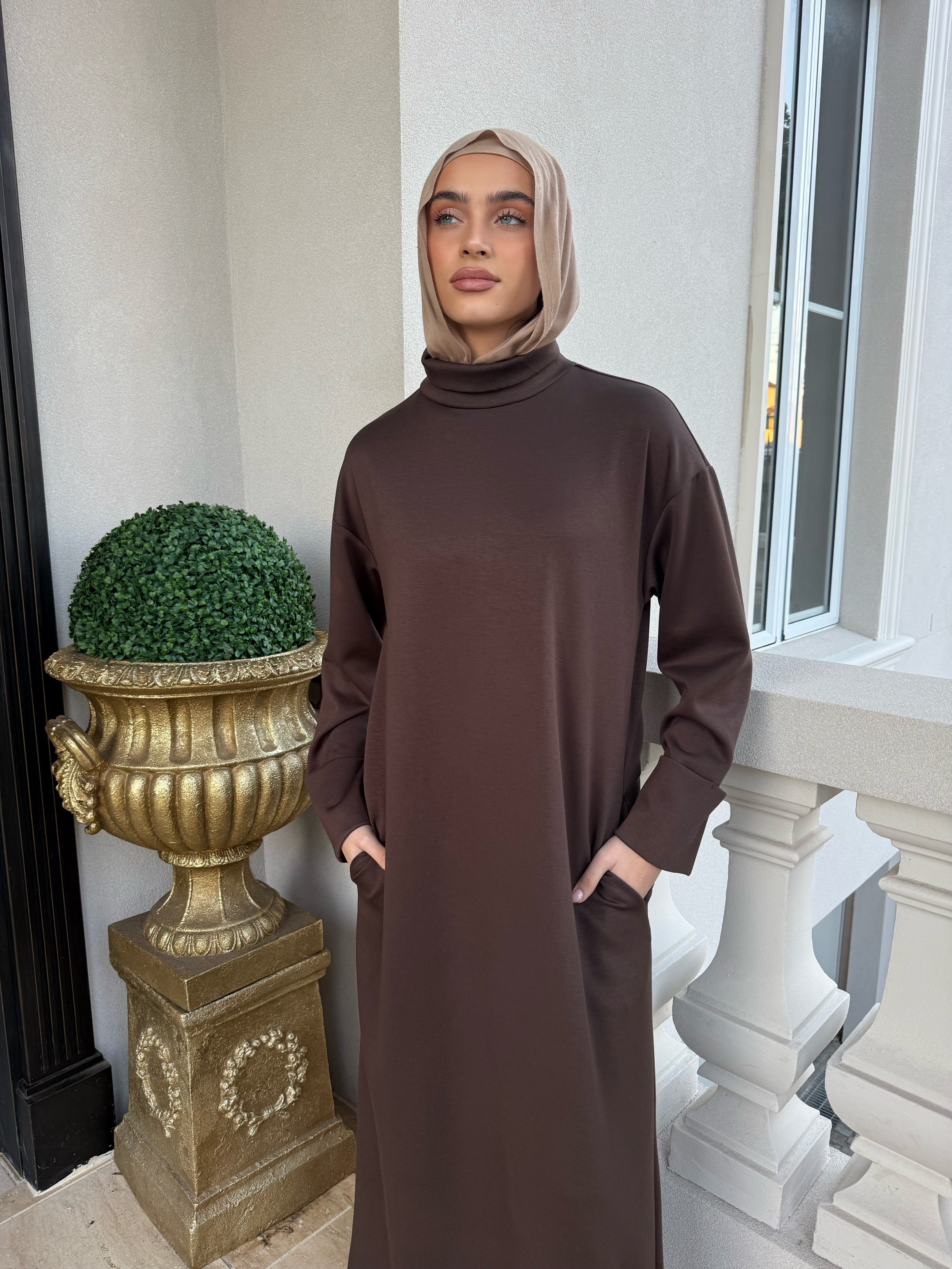 Ponti High Neck Abaya