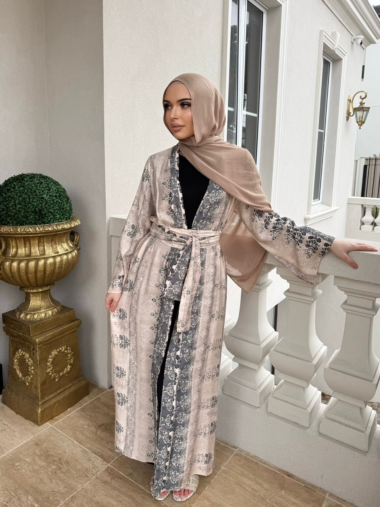 Saga Open Abaya