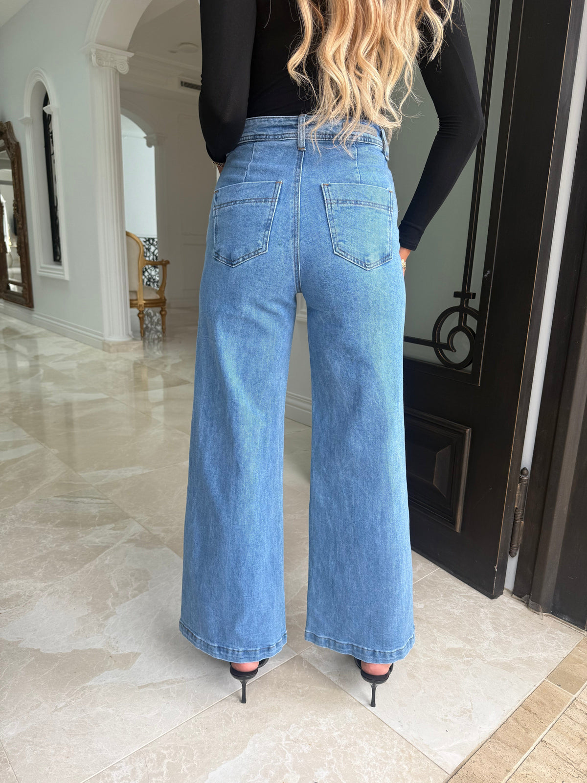 Line Mom Jeans