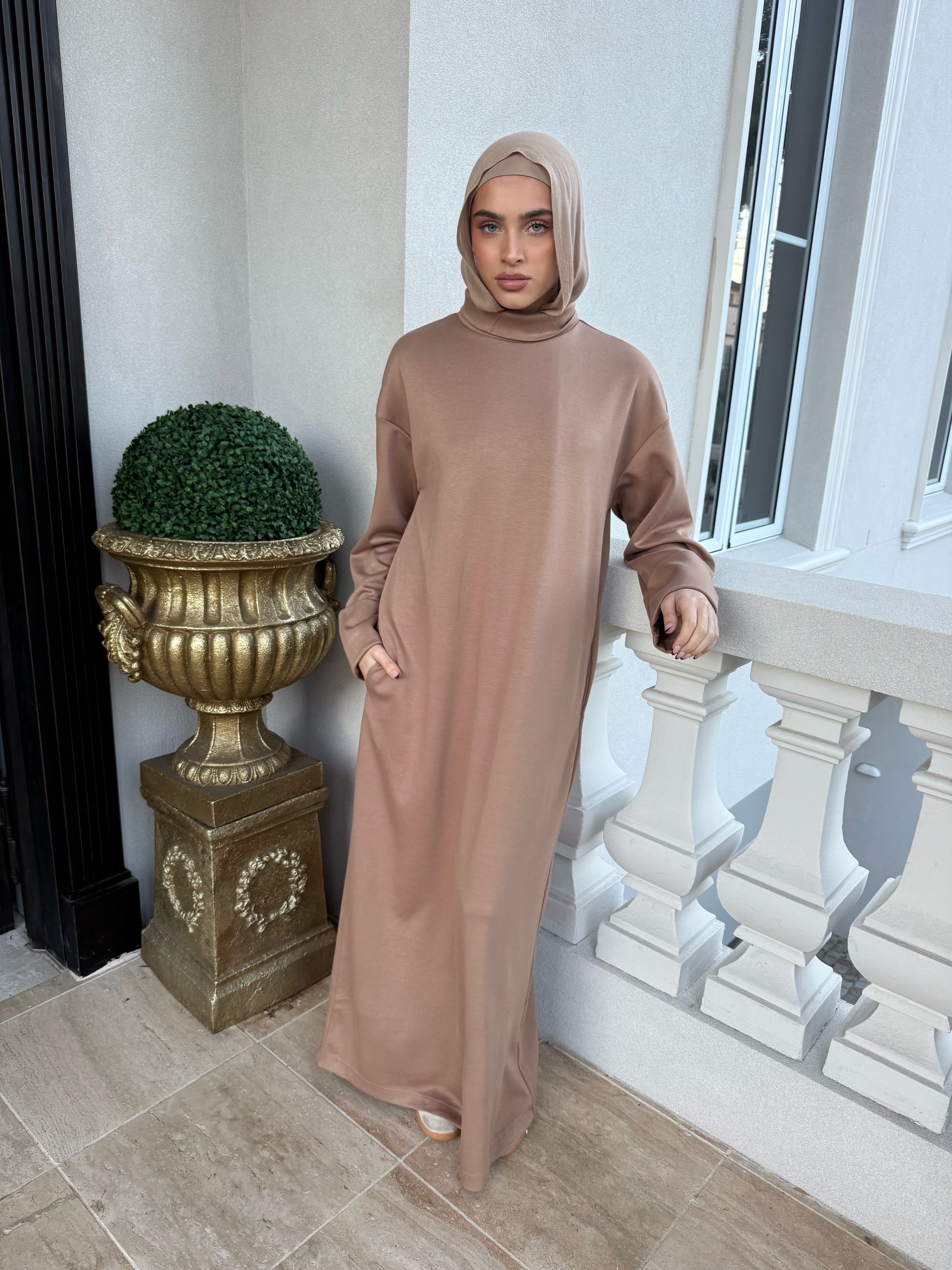 Ponti High Neck Abaya