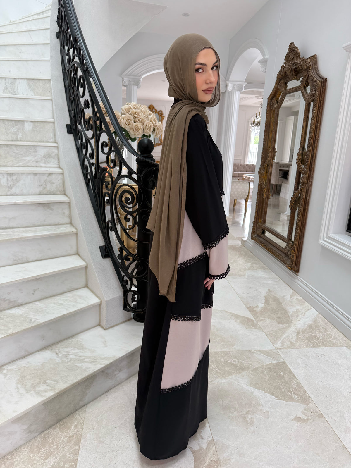 Emirates Abaya