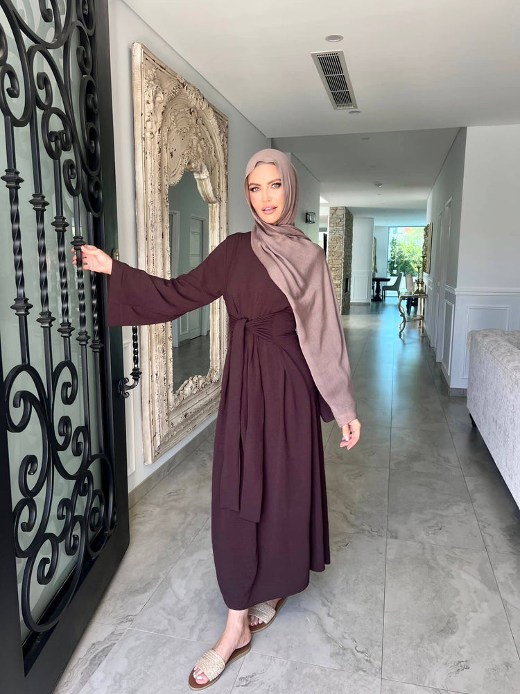 
            
                Load image into Gallery viewer, Tie Abaya
            
        