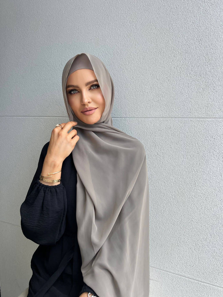 
            
                Load image into Gallery viewer, Leaf Chiffon Hijab Set
            
        