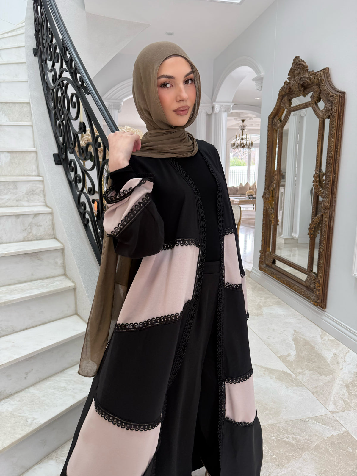 Emirates Abaya