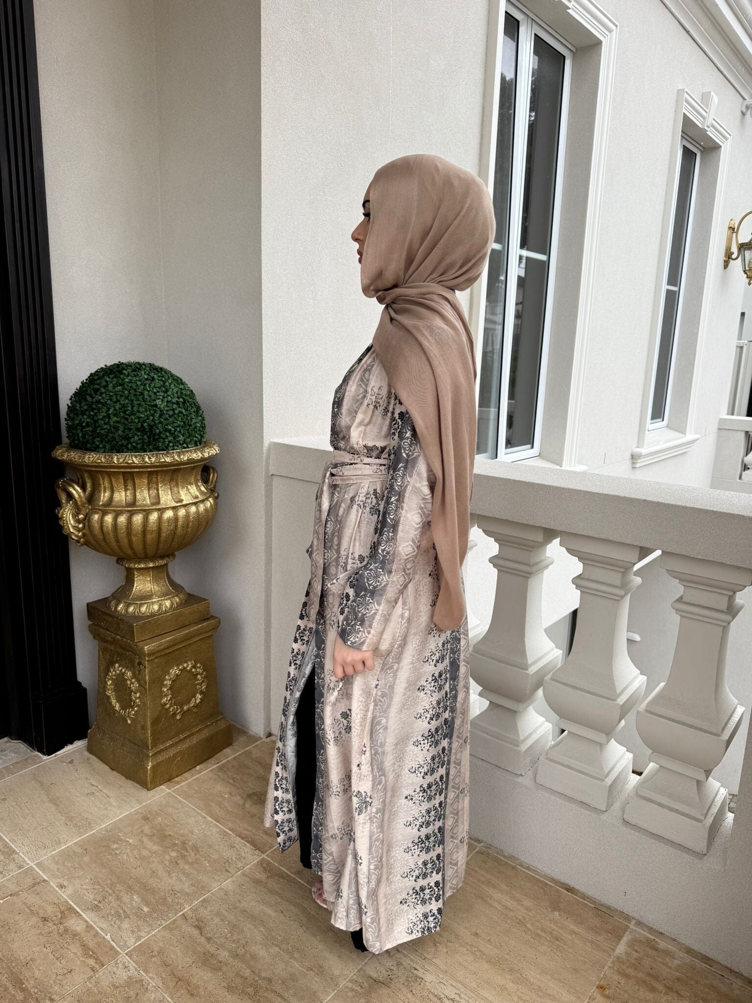 Saga Open Abaya