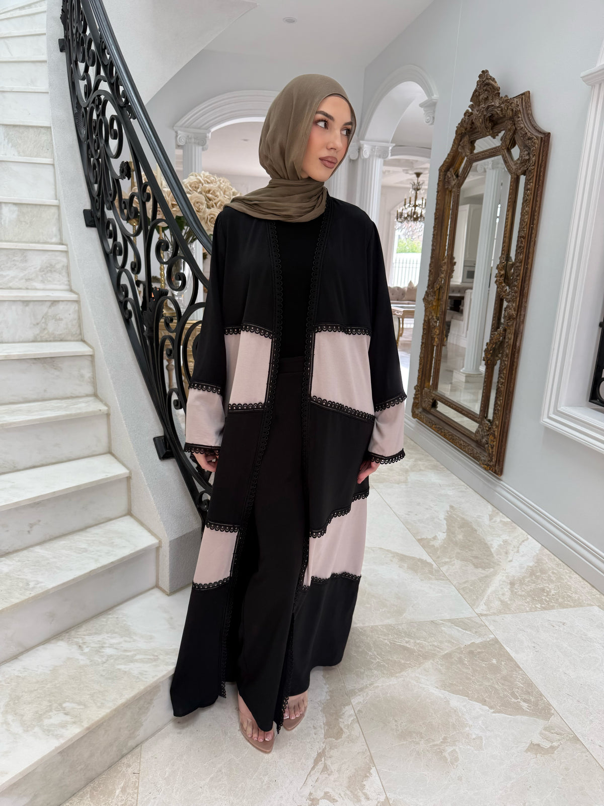 Emirates Abaya