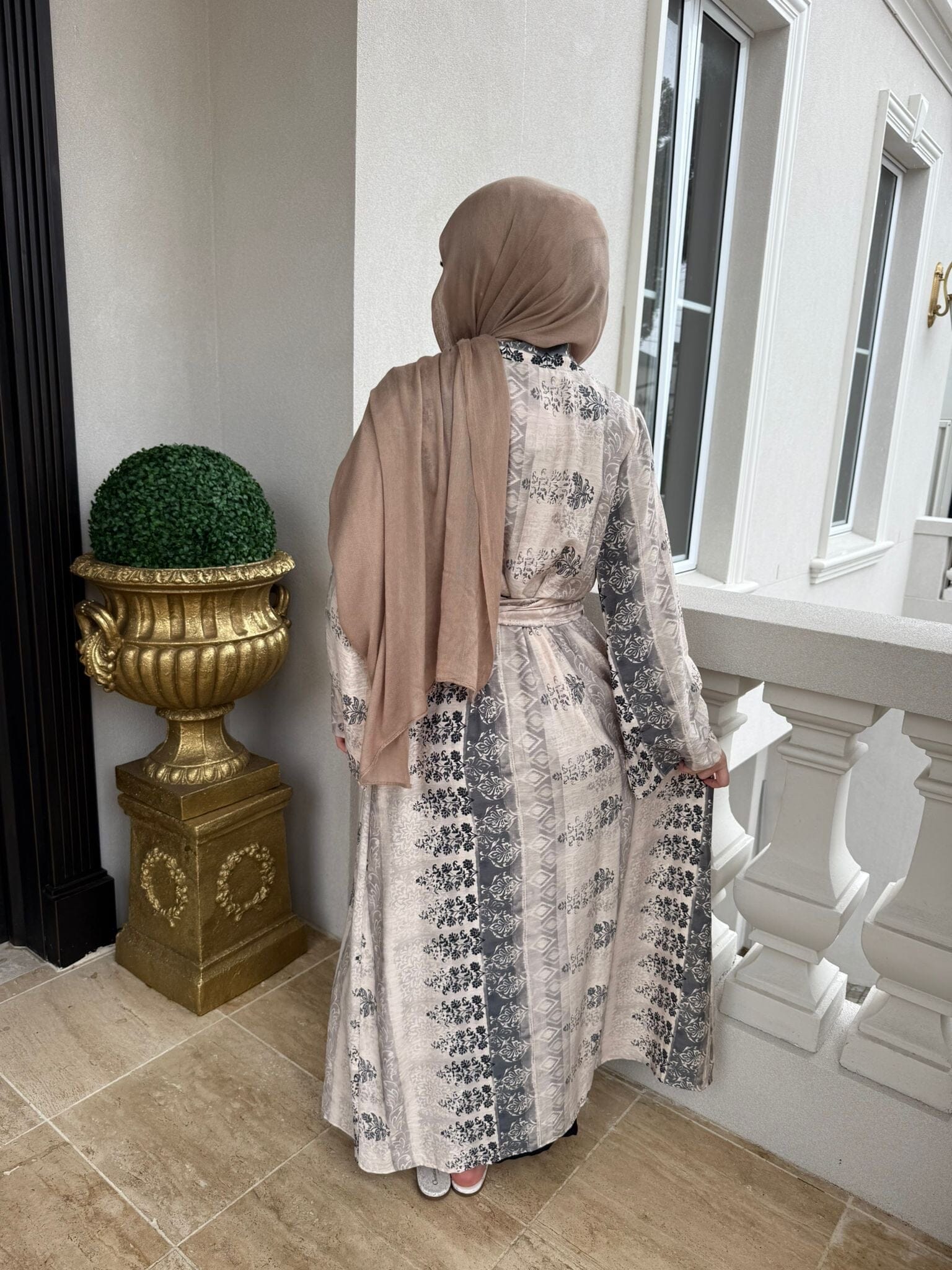 Saga Open Abaya
