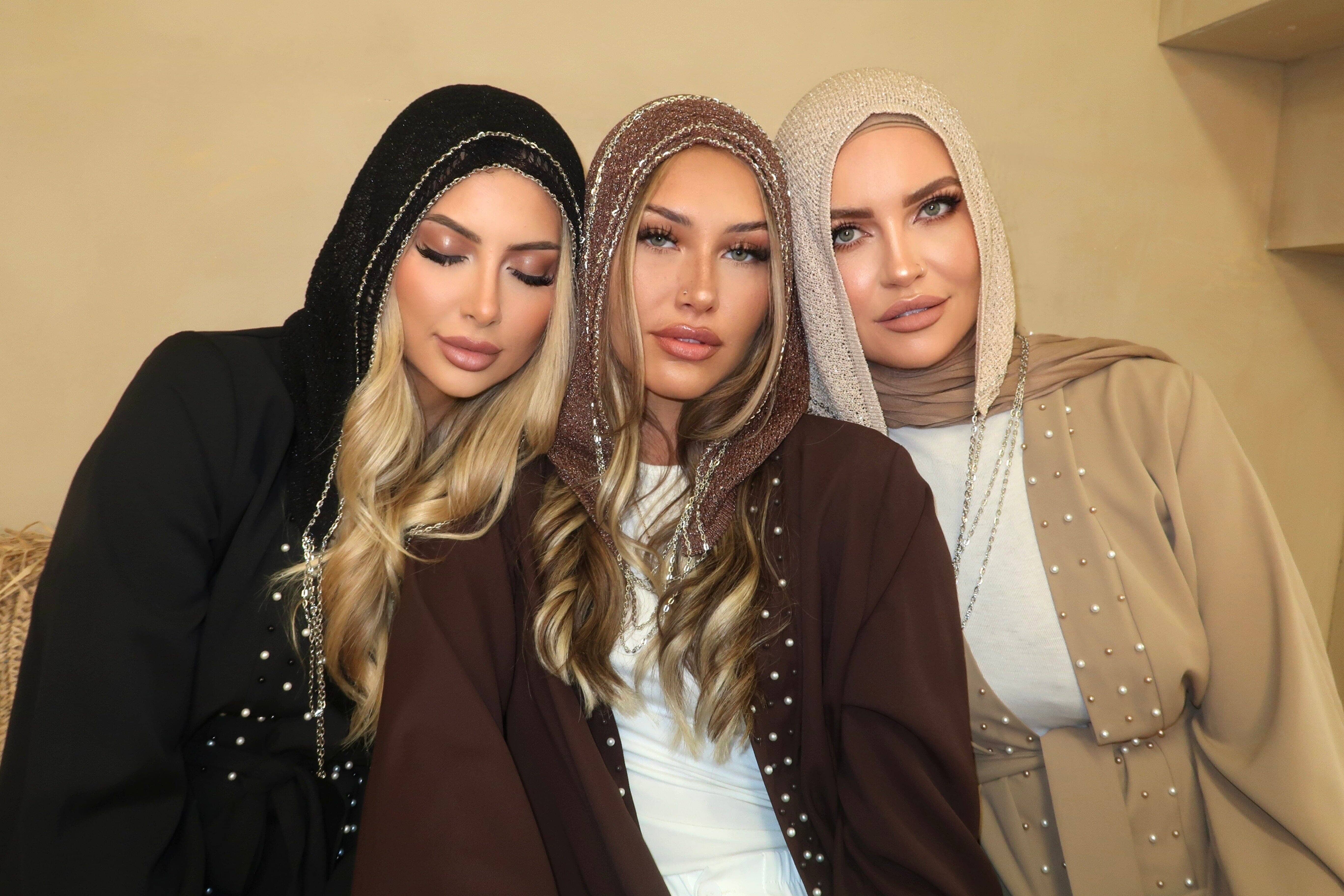 Layali Black Hoodi Chain