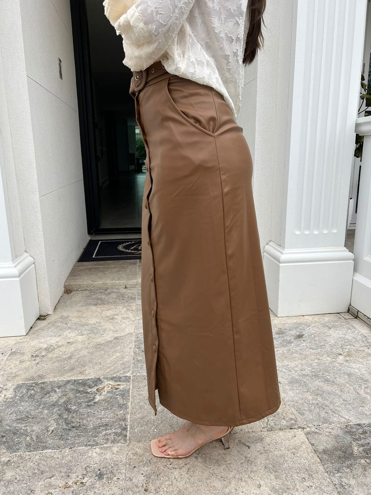 
            
                Load image into Gallery viewer, Tan Leather Pencil Skirt
            
        