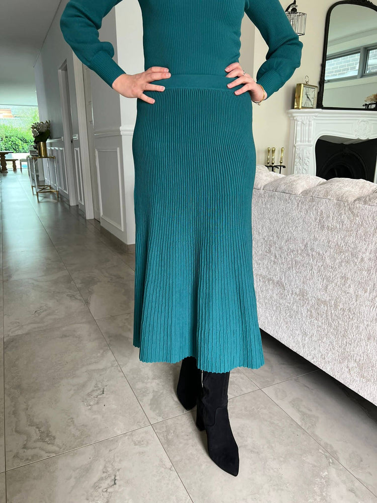 
            
                Load image into Gallery viewer, Teal Ribbed Knit Skirt
            
        