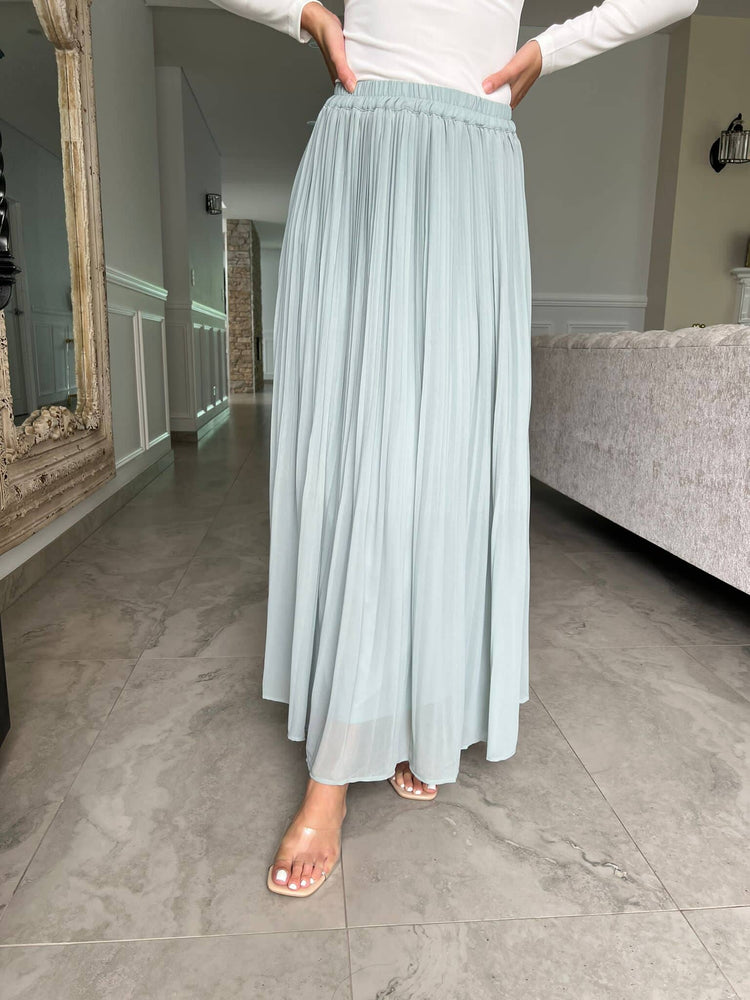 
            
                Load image into Gallery viewer, Chiffon Pleated Maxi Skirt
            
        