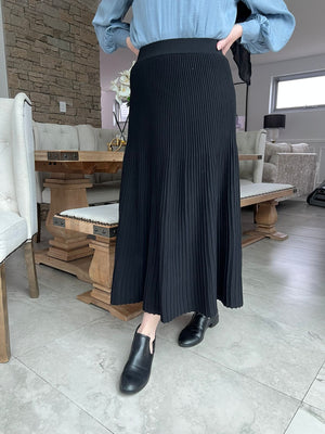 
            
                Load image into Gallery viewer, Pleated Knit Skirt
            
        