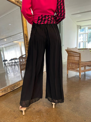 
            
                Load image into Gallery viewer, Pleated Flare Pants
            
        