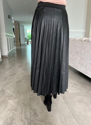 
            
                Load image into Gallery viewer, Leather Pleated Skirt
            
        