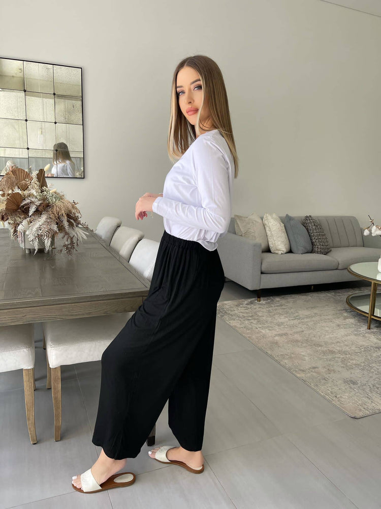 
            
                Load image into Gallery viewer, Black Palazzo Pants
            
        
